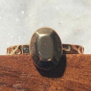 Simple Gold Tone sz 6 Statement Ring